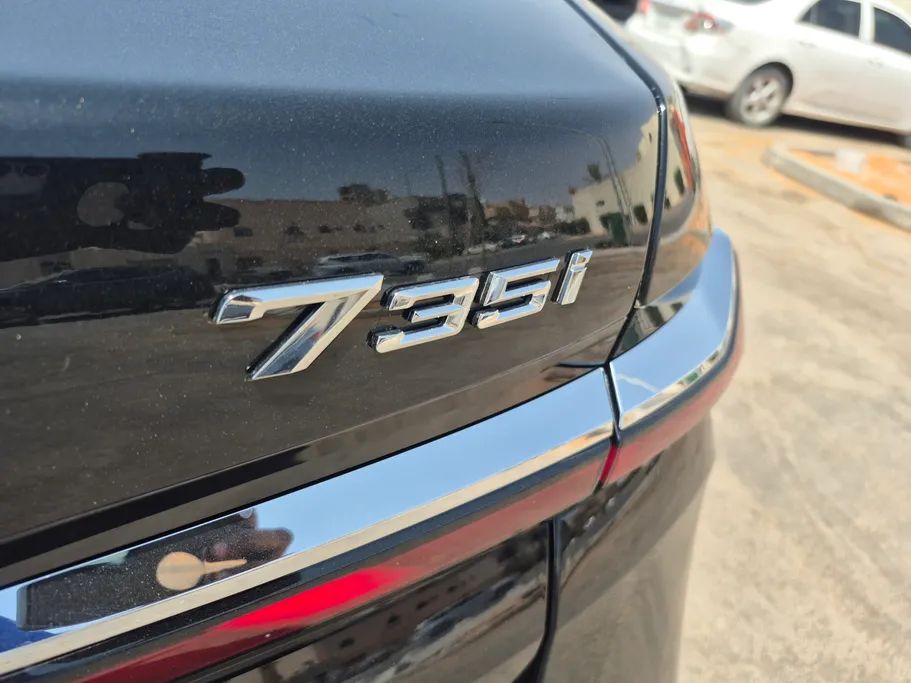 بي ام دبليو الفئة السابعة 735i 2026 