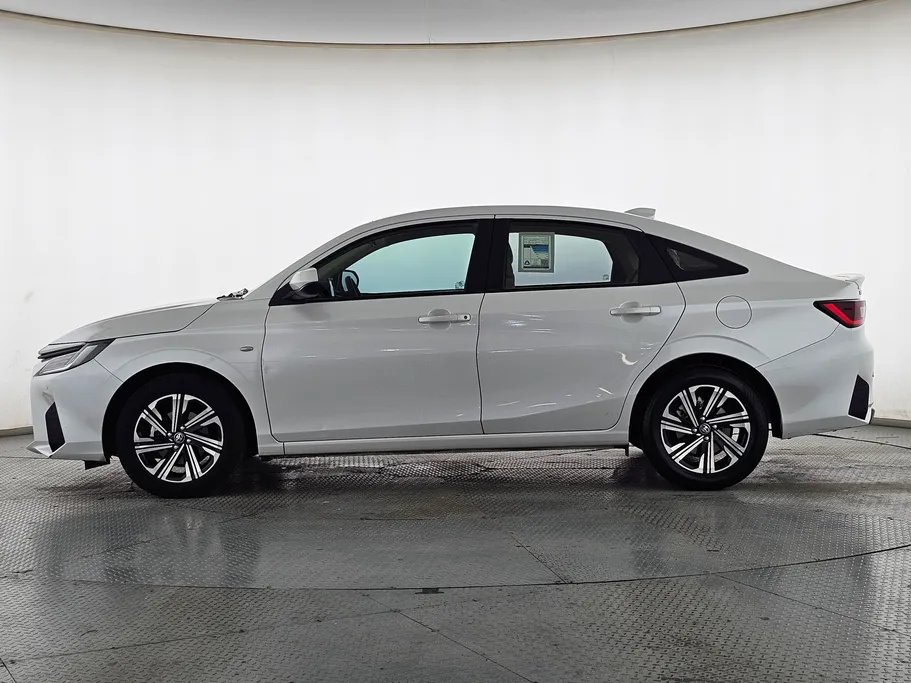 2023 Toyota Yaris  Y Plus 