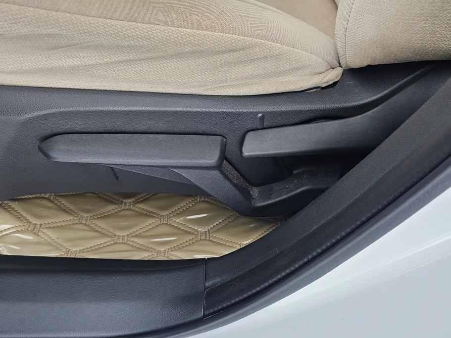 2023 Toyota Yaris  Y Plus 