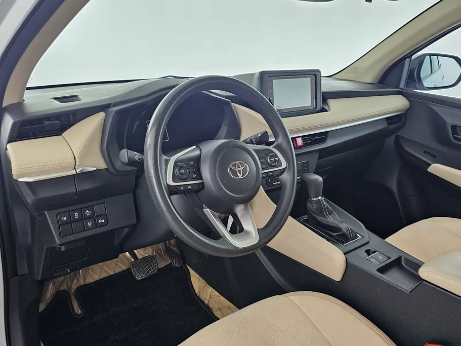 2023 Toyota Yaris  Y Plus 