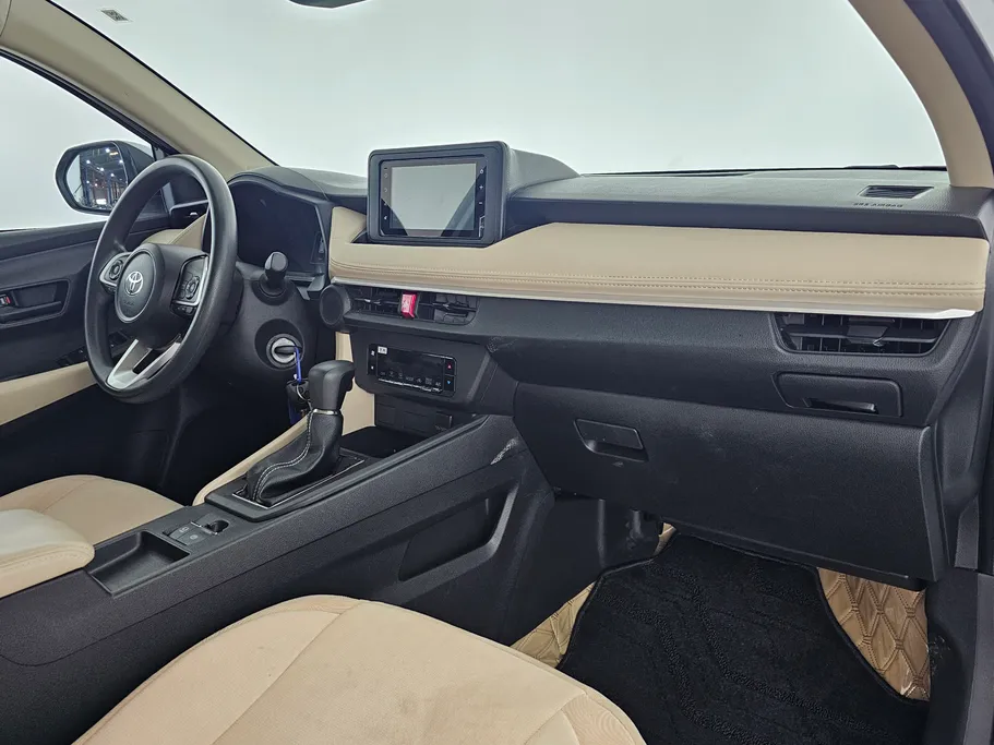 2023 Toyota Yaris  Y Plus 