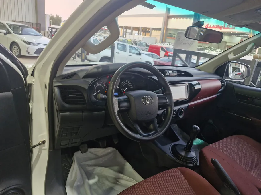 2025 Toyota Hilux GLX 