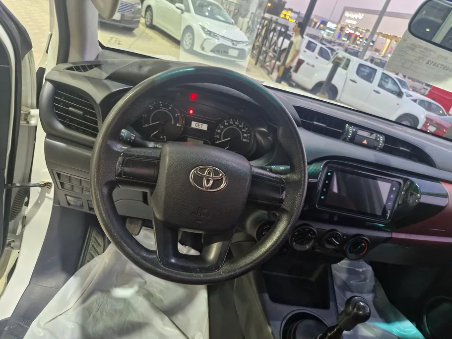 2025 Toyota Hilux GLX 