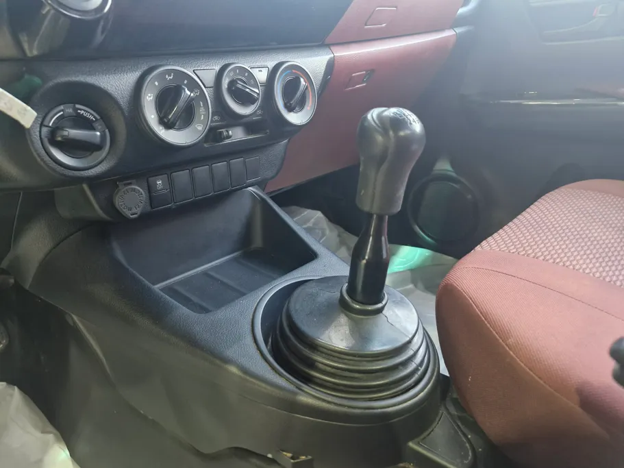 2025 Toyota Hilux GLX 