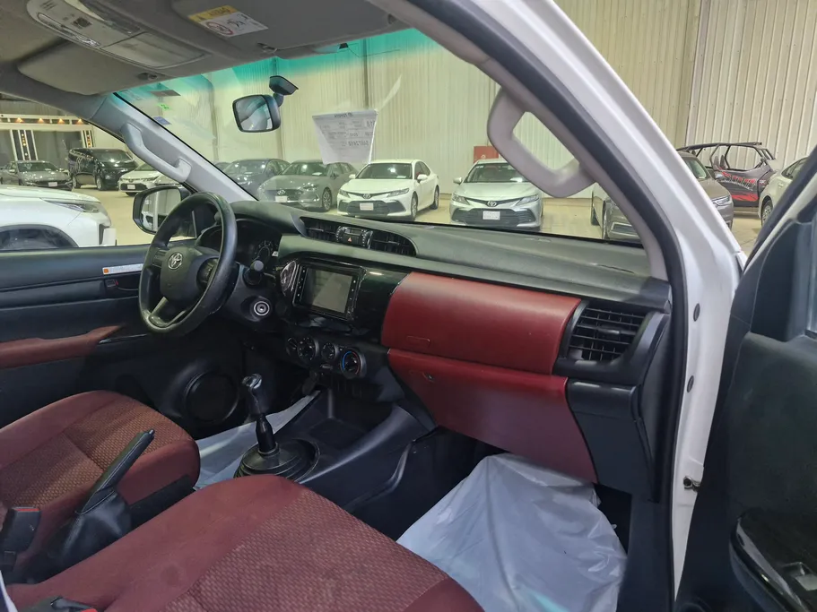 2025 Toyota Hilux GLX 