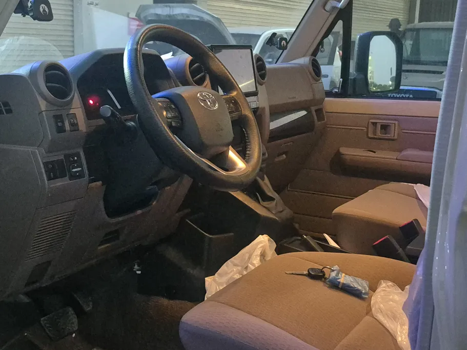 2025 Toyota LAND CRUISER 70 LX 
