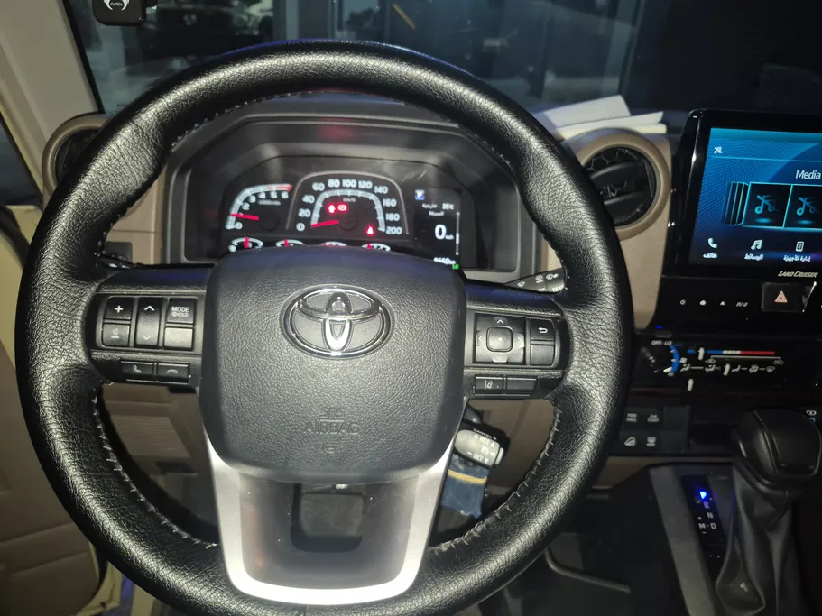 2025 Toyota LAND CRUISER 70 LX 