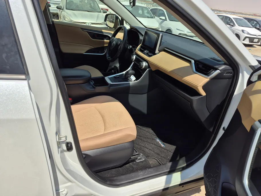 2024 Toyota RAV4 LE HEV 