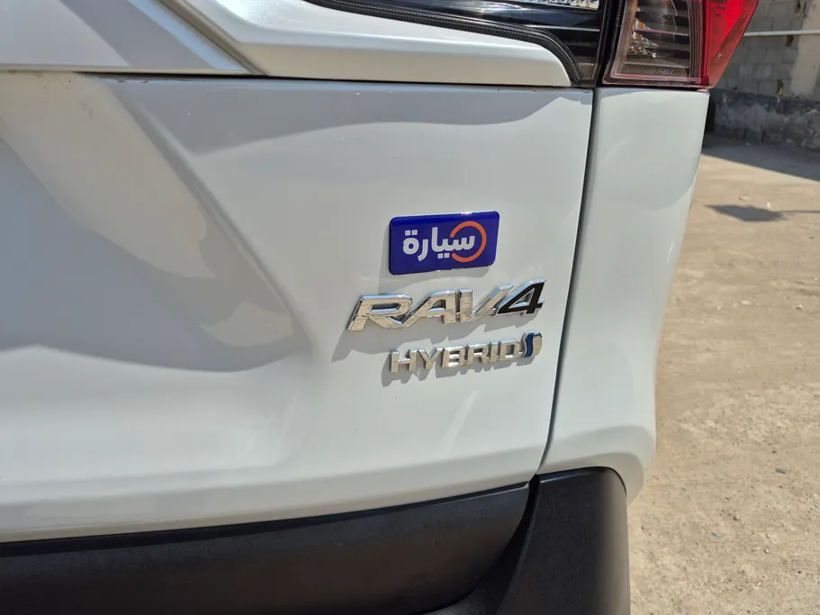 2024 Toyota RAV4 LE HEV 