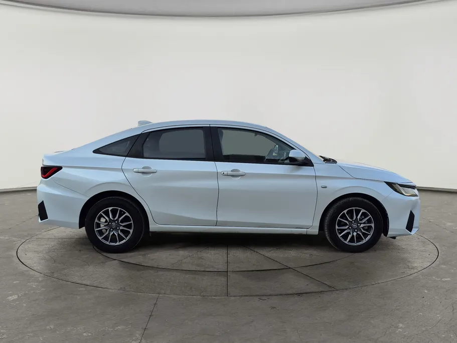 2024 Toyota Yaris  Y 