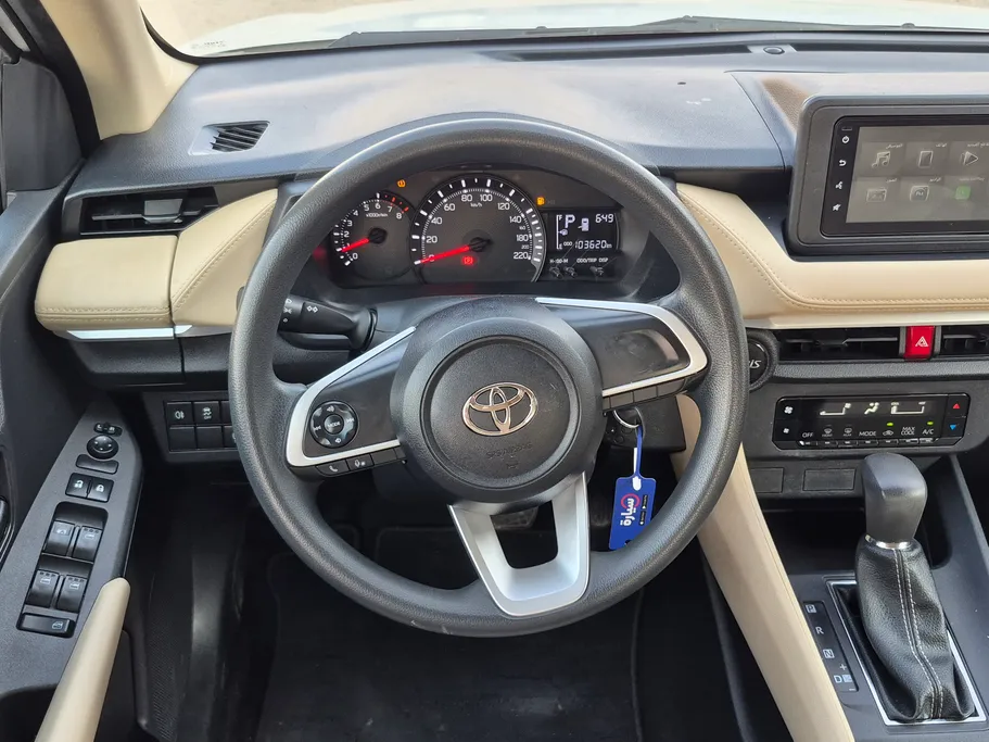 2024 Toyota Yaris  Y 
