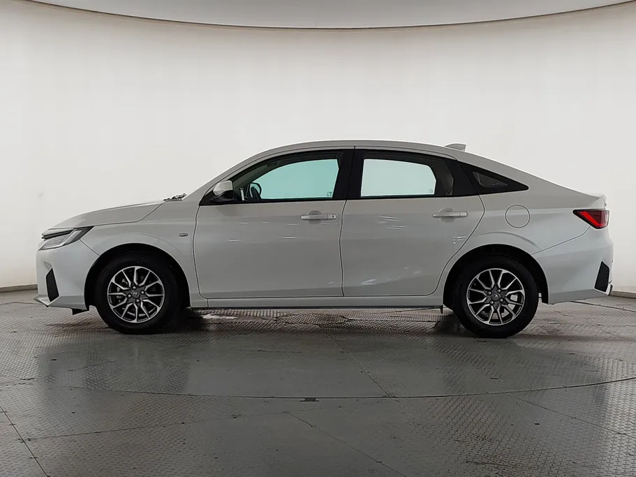 2024 Toyota Yaris  Y 