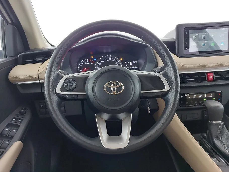 2024 Toyota Yaris  Y 