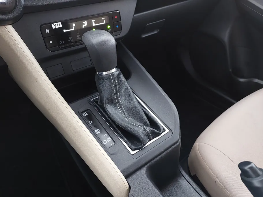 2024 Toyota Yaris  Y 