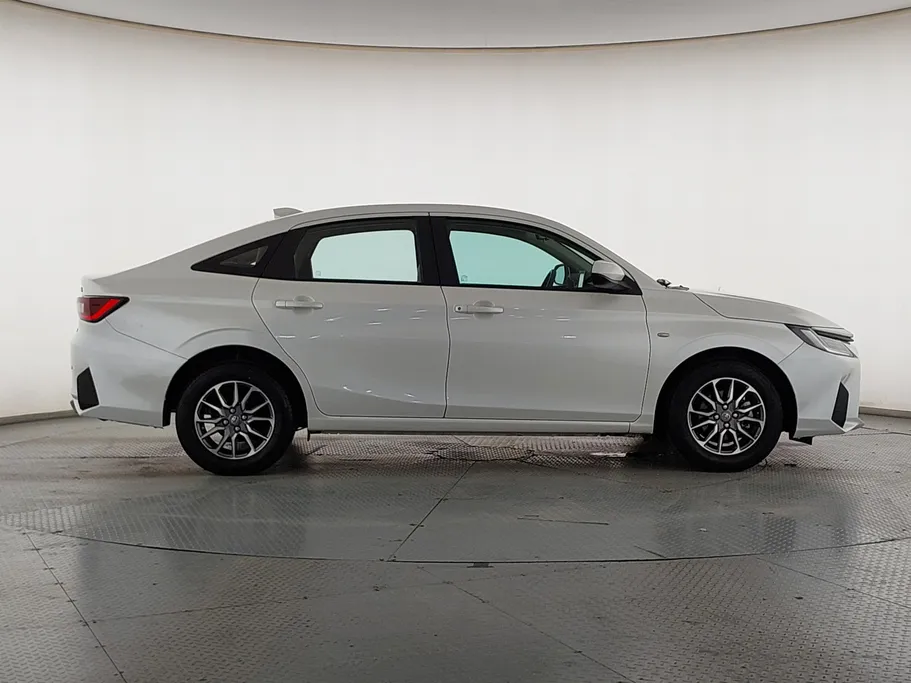 2024 Toyota Yaris  Y 