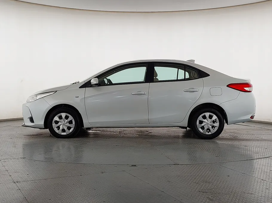 2022 Toyota Yaris  Y 