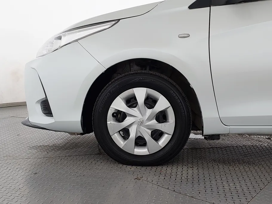 2022 Toyota Yaris  Y 