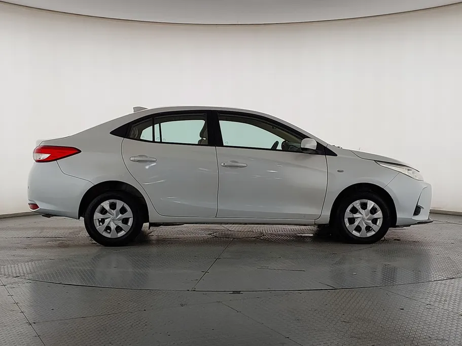 2022 Toyota Yaris  Y 