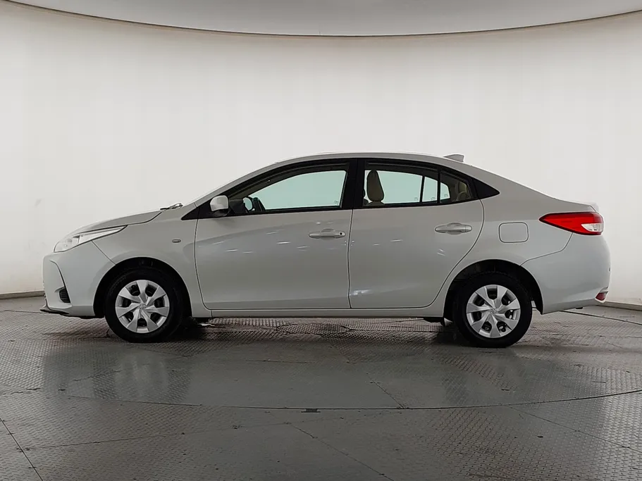 2022 Toyota Yaris  Y 