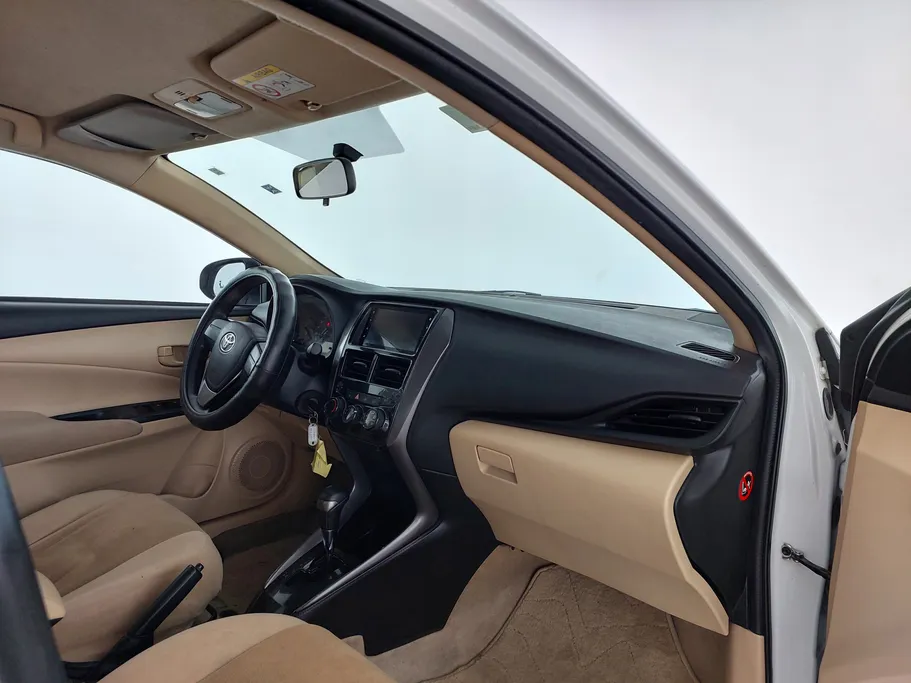 2022 Toyota Yaris  Y 