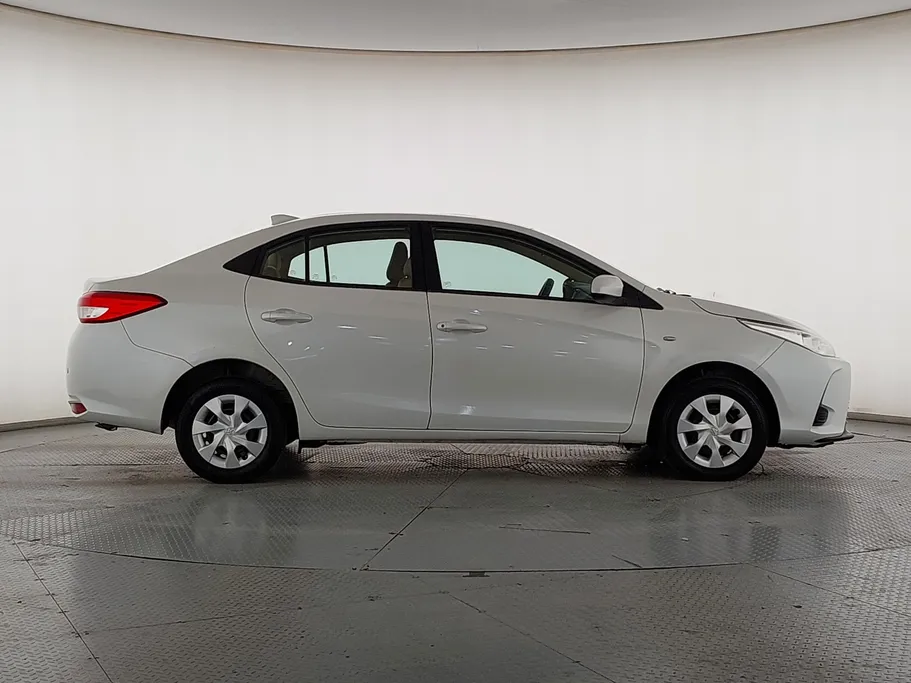 2022 Toyota Yaris  Y 