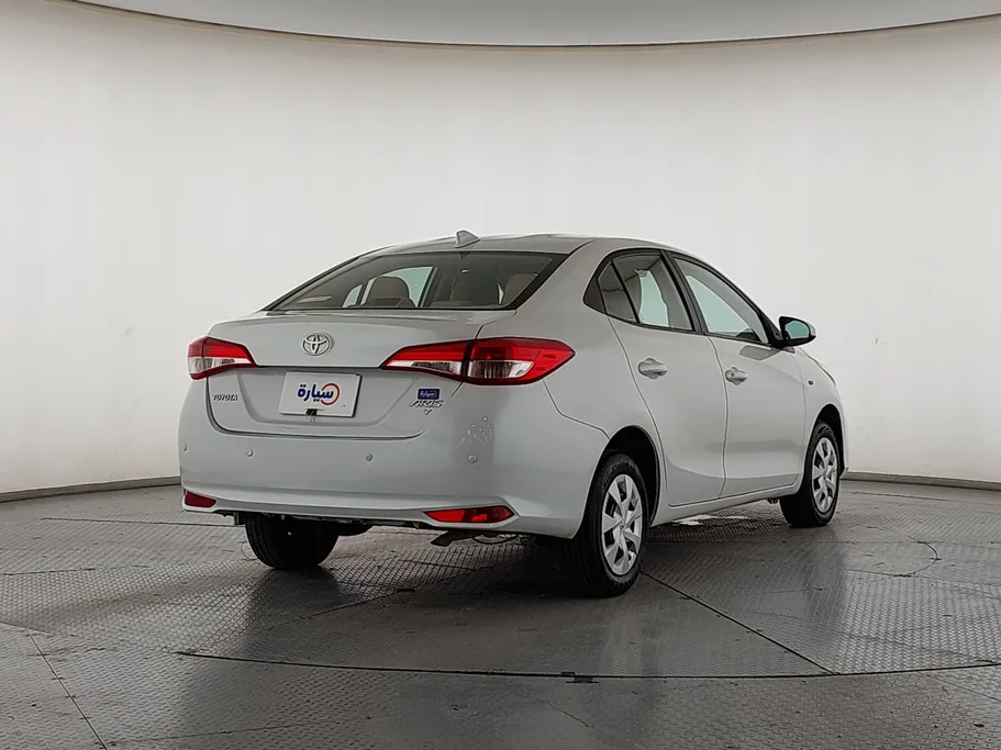 2022 Toyota Yaris  Y 