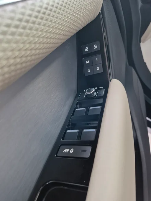 لاند روفر رنج روفر Velar R dynamic 2023 