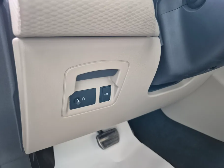 لاند روفر رنج روفر Velar R dynamic 2023 