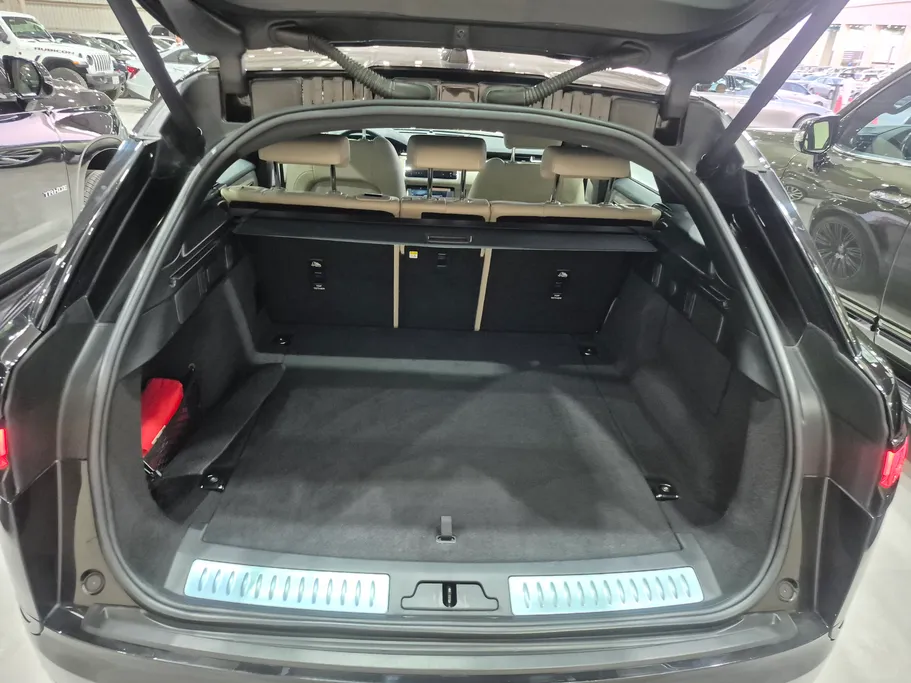 لاند روفر رنج روفر Velar R dynamic 2023 