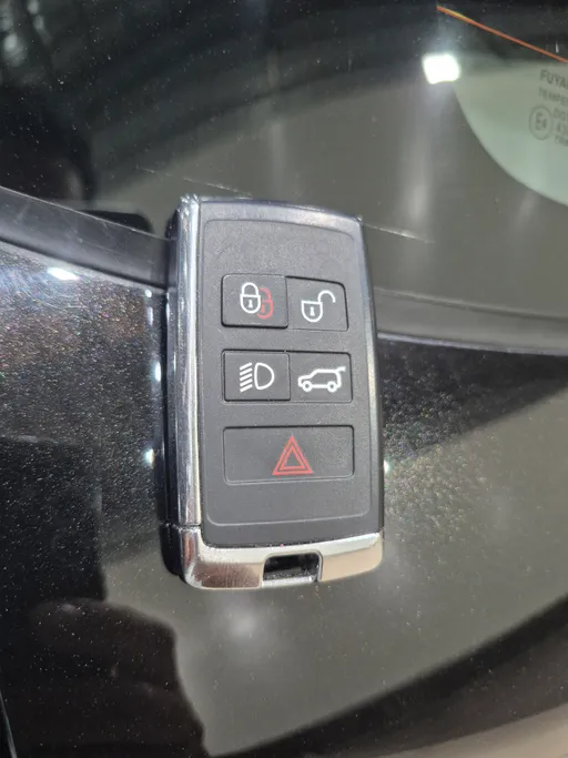 لاند روفر رنج روفر Velar R dynamic 2023 