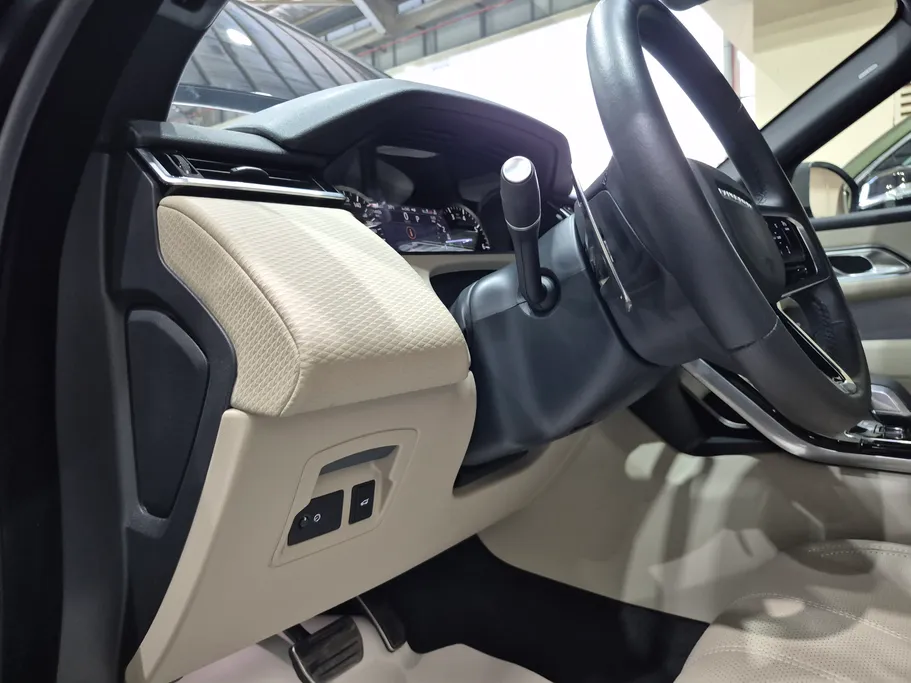 لاند روفر رنج روفر Velar R dynamic 2023 