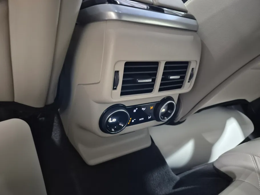 لاند روفر رنج روفر Velar R dynamic 2023 