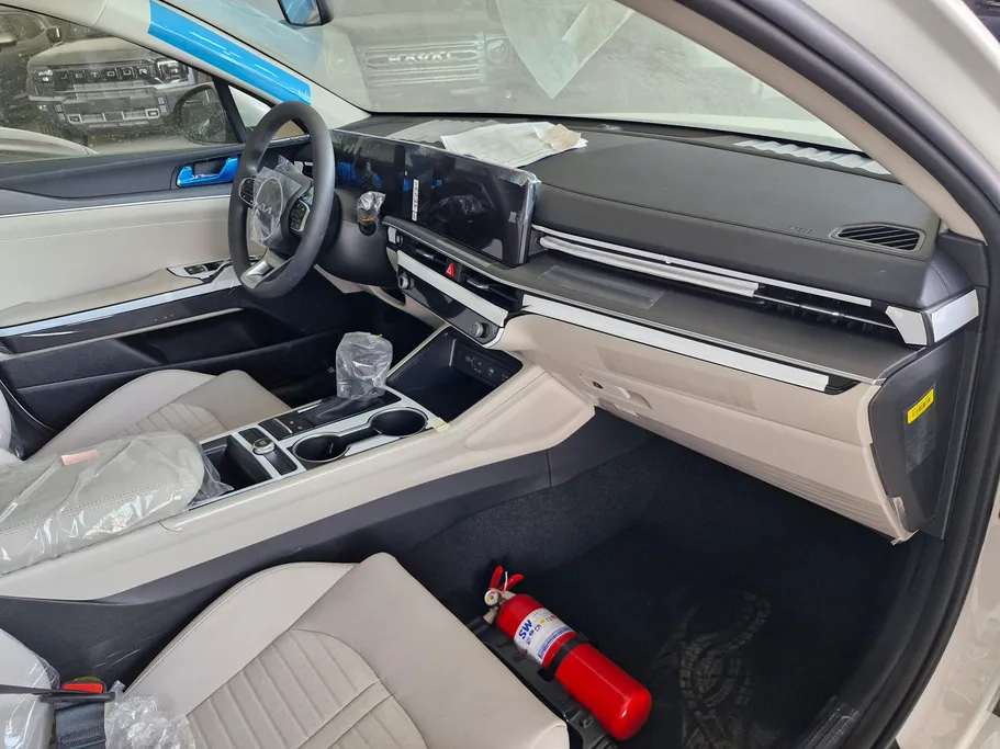 2027 Kia K5 GL Panorama 