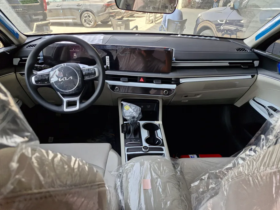 2027 Kia K5 GL Panorama 