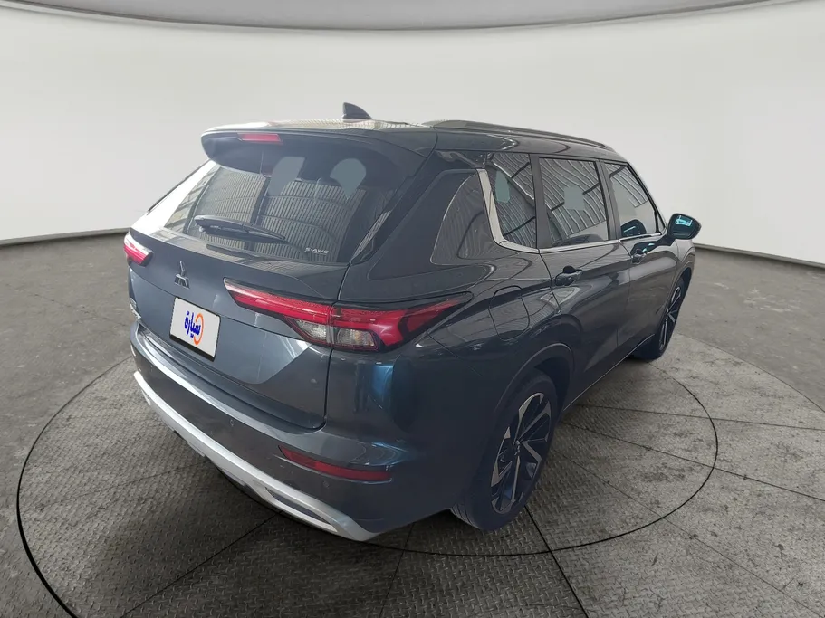 ميتسوبيشي اوتلاندر CLS 2025 