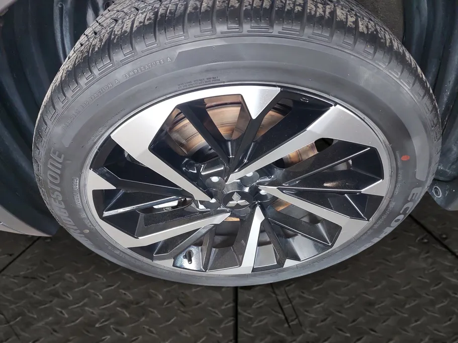 ميتسوبيشي اوتلاندر CLS 2025 