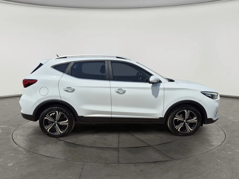2024 MG ZS LUX 