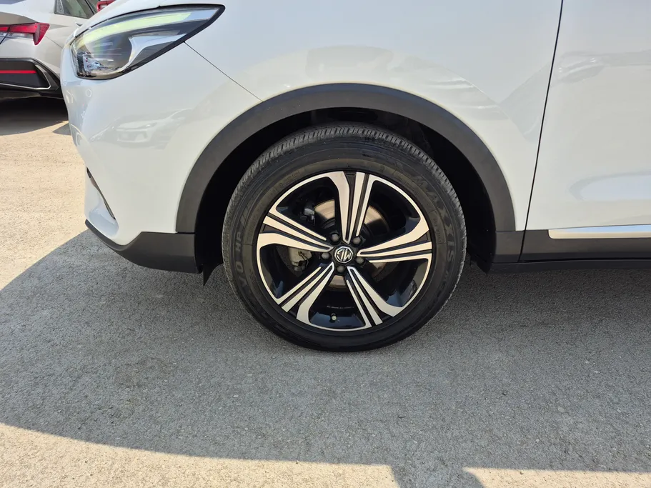 2024 MG ZS LUX 