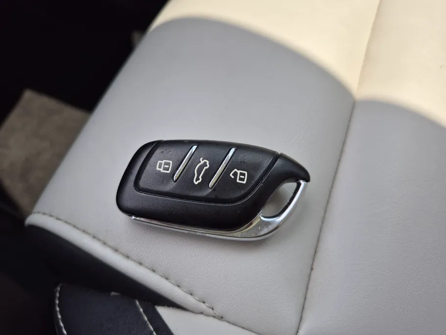 2024 MG ZS LUX 