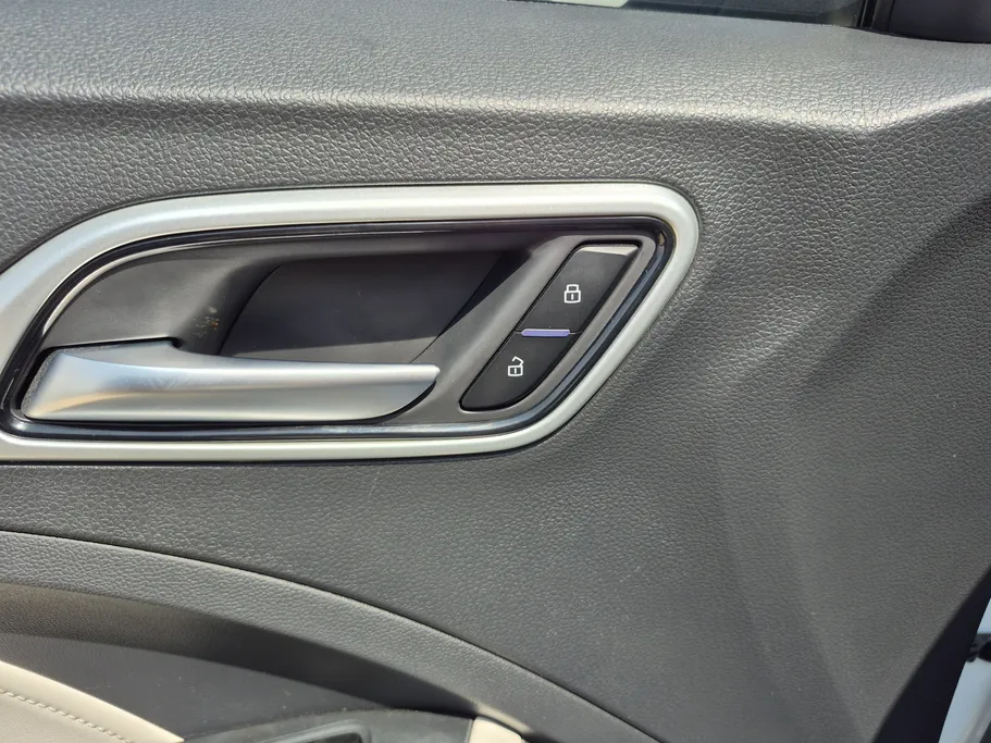 2024 MG ZS LUX 