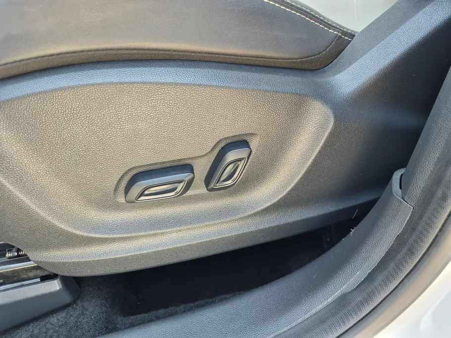 2024 MG ZS LUX 