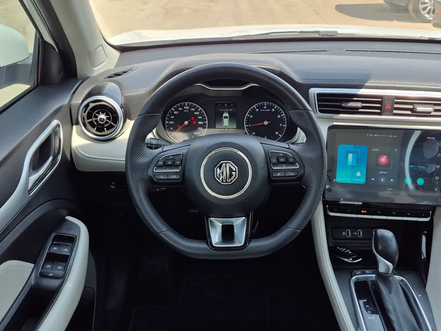 2024 MG ZS LUX 