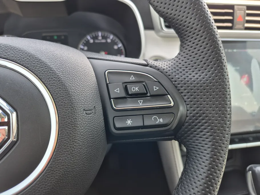 2024 MG ZS LUX 
