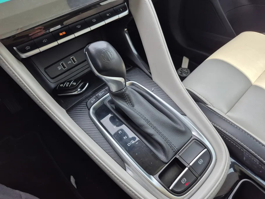2024 MG ZS LUX 