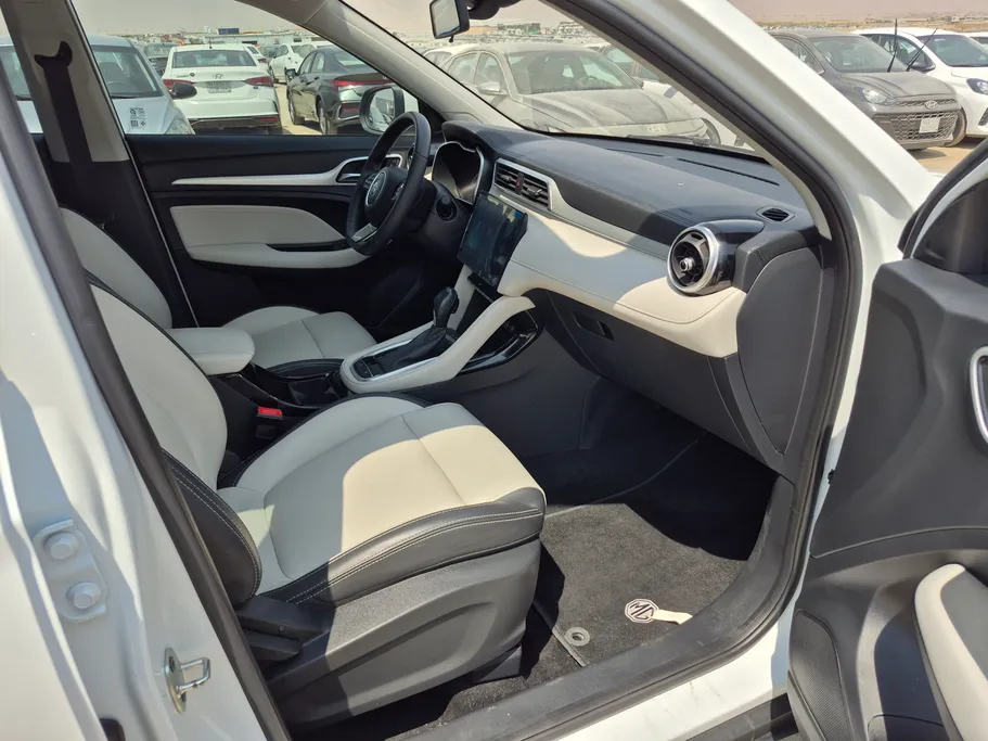 2024 MG ZS LUX 