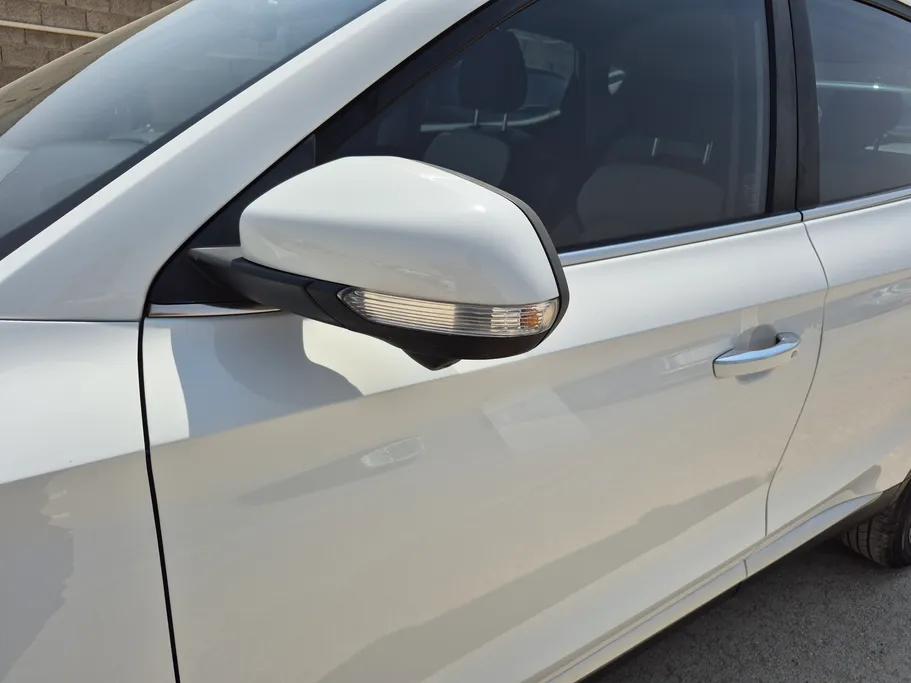 2024 MG ZS LUX 