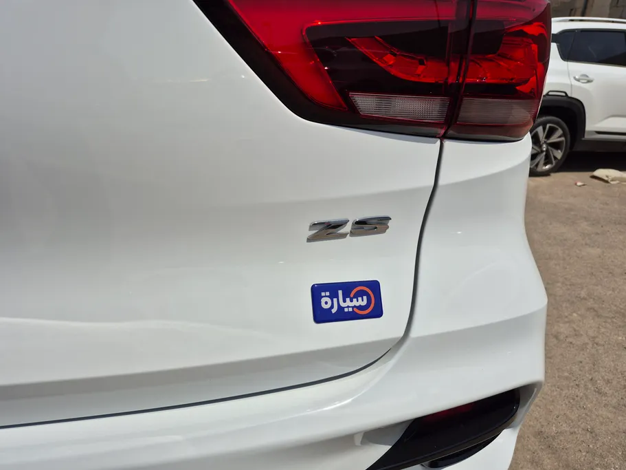 2024 MG ZS LUX 