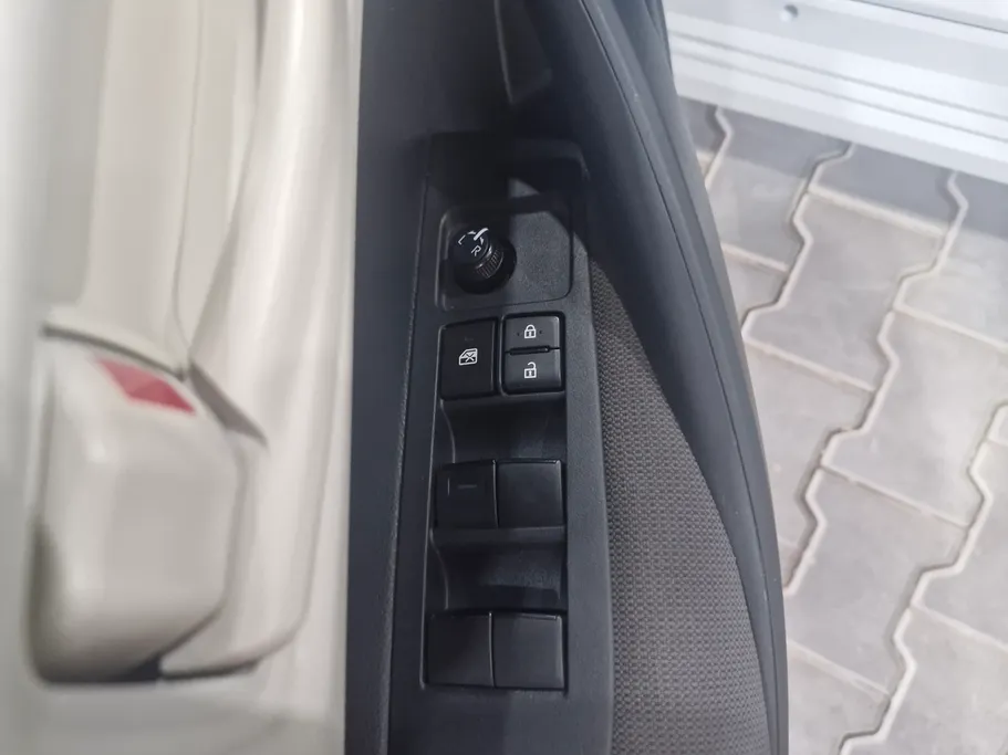 تويوتا كورولا XLI Executive Moonroof 2025 