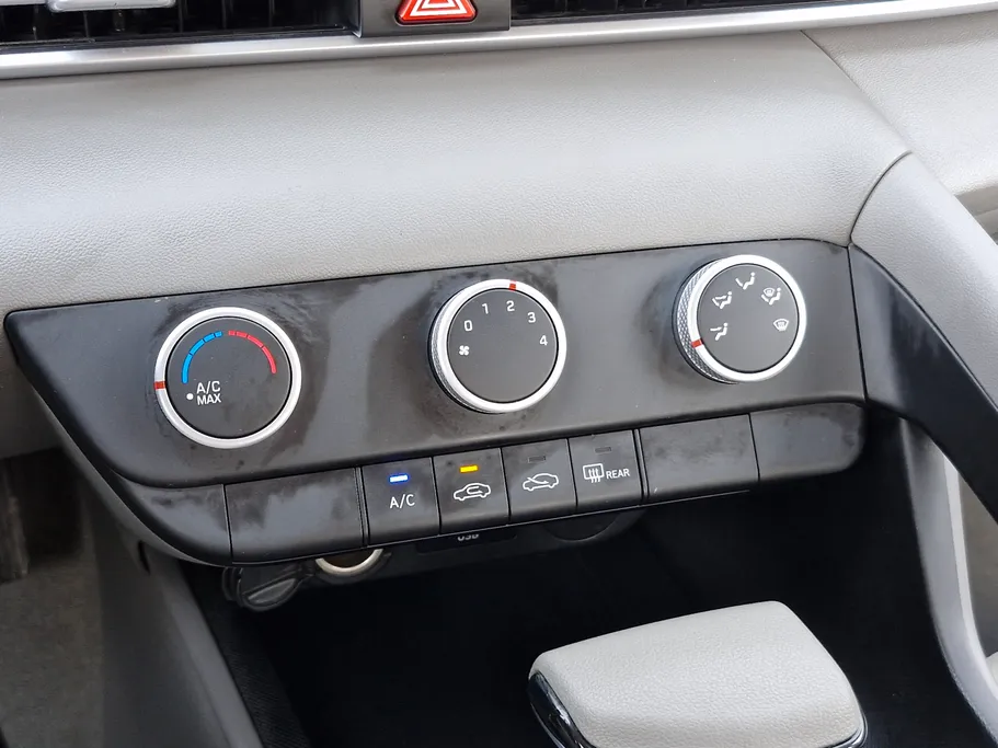 2024 Hyundai Elantra Fleet 