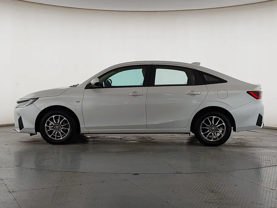 2024 Toyota Yaris  Y 